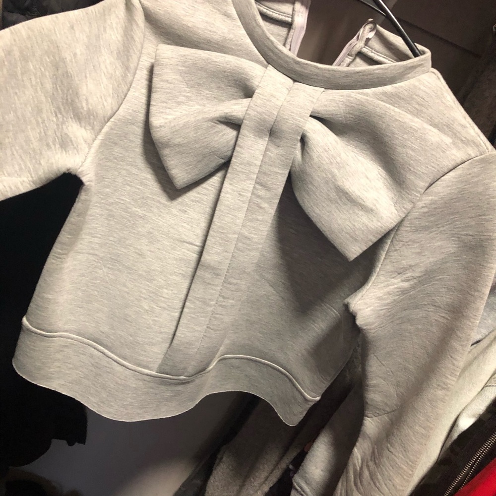 Sweater with a bow - Picture 4 of 7